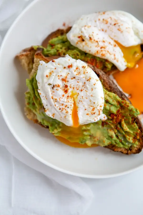 OEUFS POCHE AVOCAT