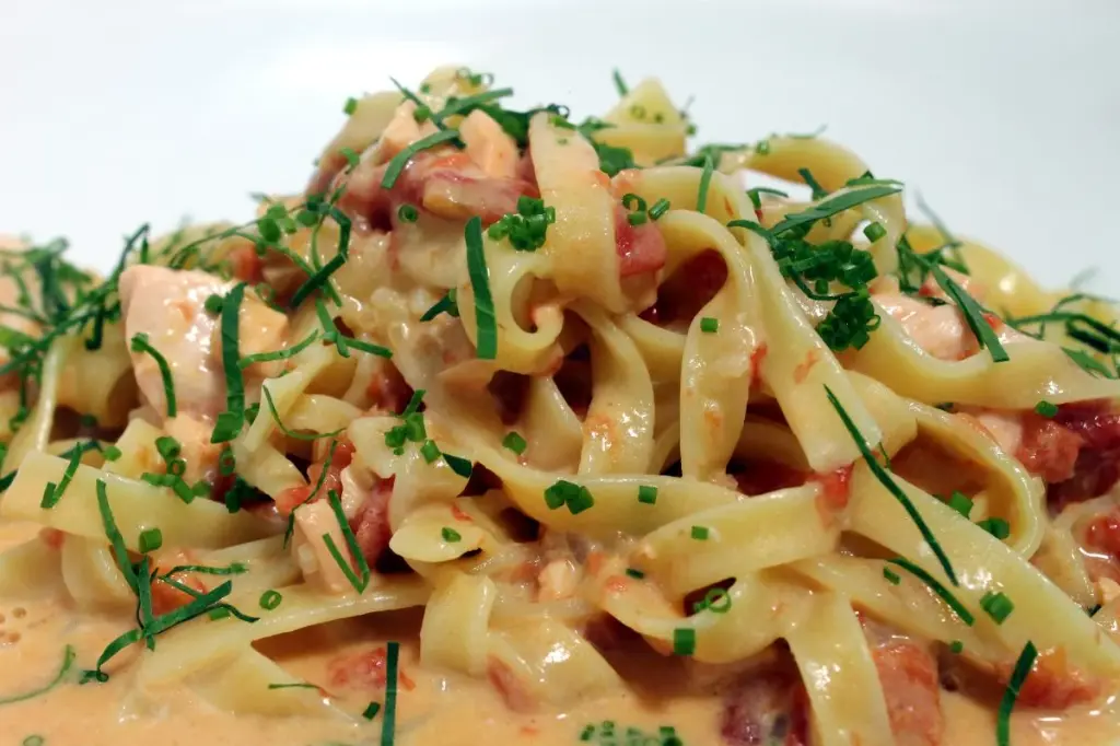 TAGLIATELLE AU SAUMON