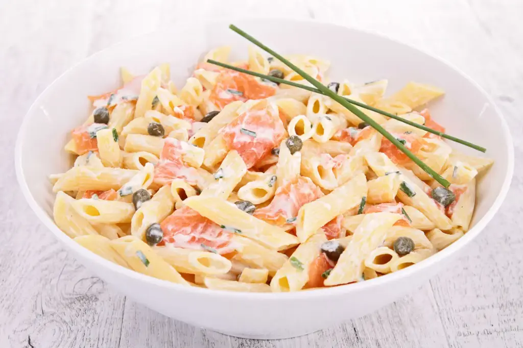 PENNE RIVIERA (SAUMON, CREVETTES, CREME FRAICHE, PARMESAN)