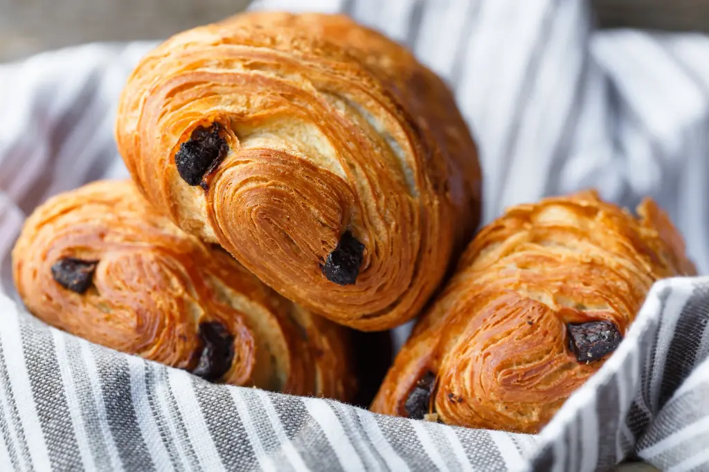 PAIN AU CHOCOLAT