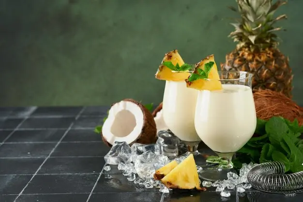 PINA COLALA CHOCOLAT(jus ananas-creme fraiche-sirop coco-chocolat-lait)